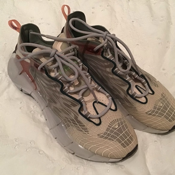 Reebok Zig Kinetica II Size 8.  B7 - Picture 2 of 5
